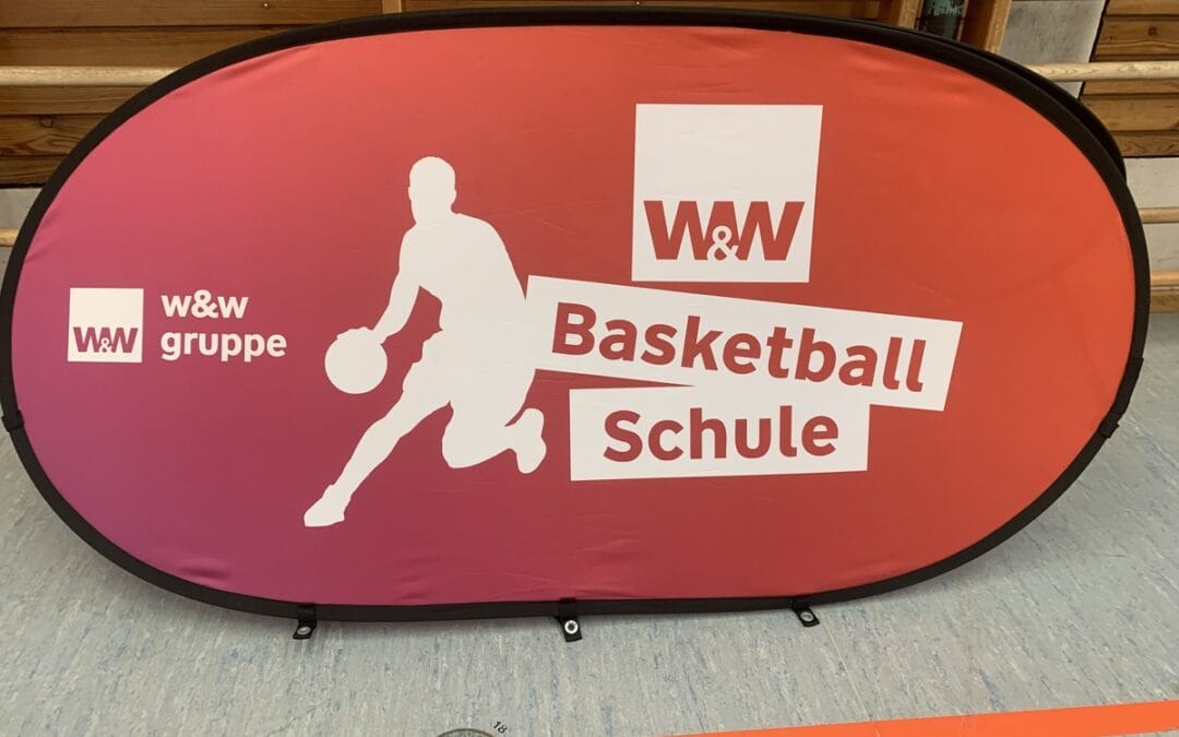 Besuch der Basketball Schule der MHP-RIESEN Ludwigsburg im Sportprofil-Unterricht der Klassen 5