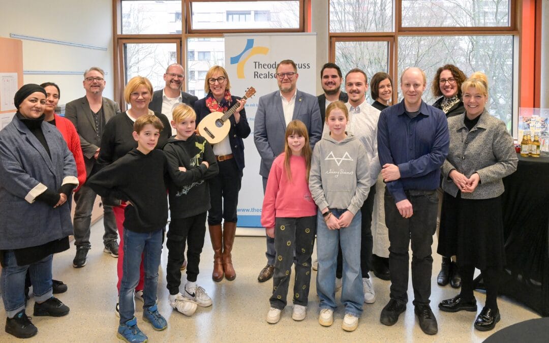 Oberbürgermeister Lauxmann besucht mit Vector Stiftung die Theodor-Heuss-Realschule+++Pressemitteilung der Stadt Kornwestheim++++