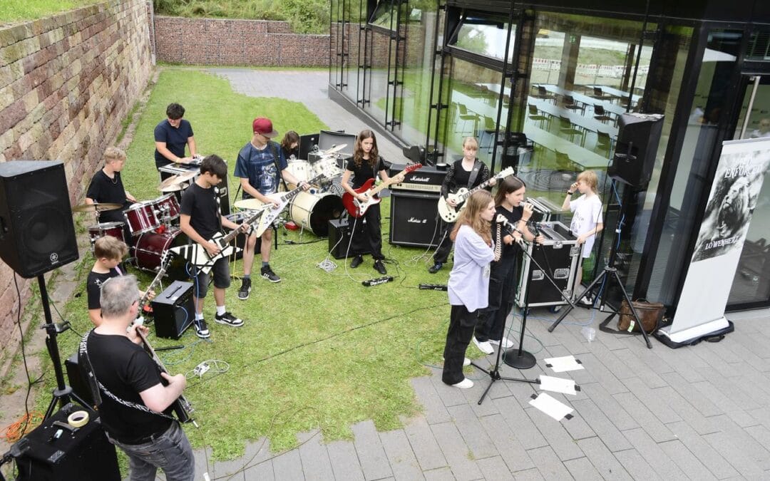 +++Enforced trat bei der Verleihung des BORIS-Berufswahlsiegels in der IHK-Zentrale Stuttgart auf+++2 Songs von der CD und der neue Song „Licht“ umrahmten das Programm+++